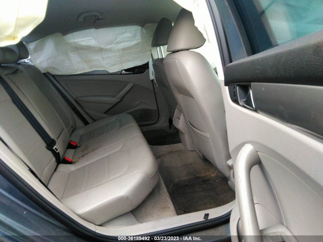 1VWAP7A37EC006530 Volkswagen Passat Wolfsburg Ed