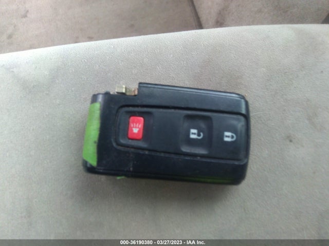 2004 TOYOTA PRIUS VIN: JTDKB20U740083773