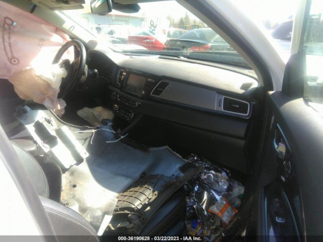 KNDCE3LC7K5223423 KIA Niro Touring