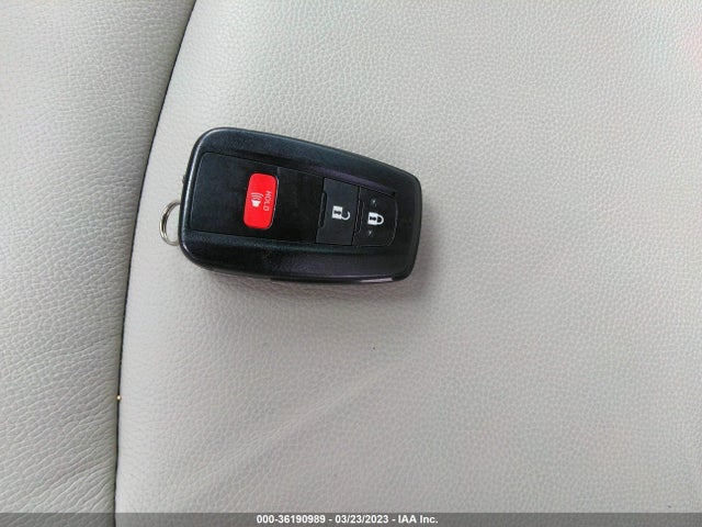 2021 TOYOTA RAV4 XLE VIN: 2T3W1RFV5MC136352