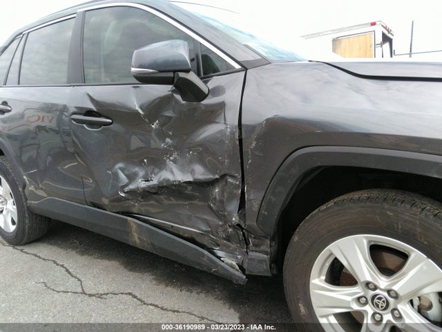2021 TOYOTA RAV4 XLE VIN: 2T3W1RFV5MC136352