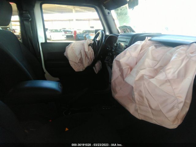 1C4AJWAG4GL208570 Jeep Wrangler Sport