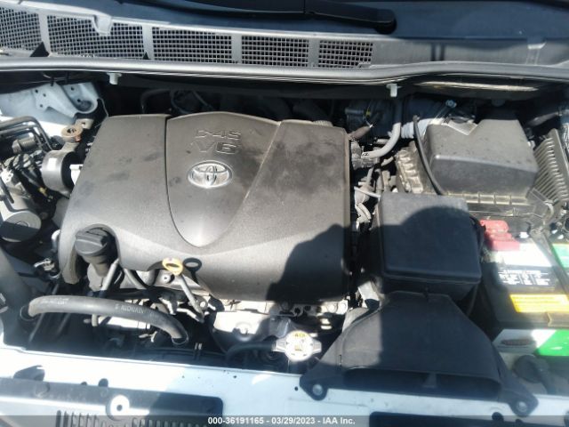 5TDKZ3DC1HS835604 Toyota SIENNA LE