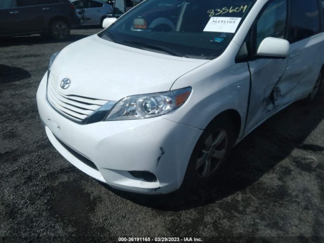 5TDKZ3DC1HS835604 Toyota SIENNA LE
