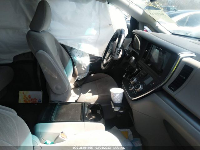 5TDKZ3DC1HS835604 Toyota SIENNA LE
