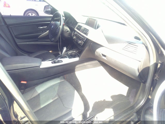 WBA8E1G53JNU91418 BMW 3 Series 320i