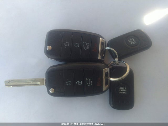 KIA SORENTO L 2018 5XYPG4A36JG385165 Image 3