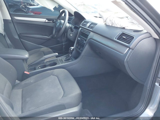1VWAT7A30EC049652 Volkswagen PASSAT S