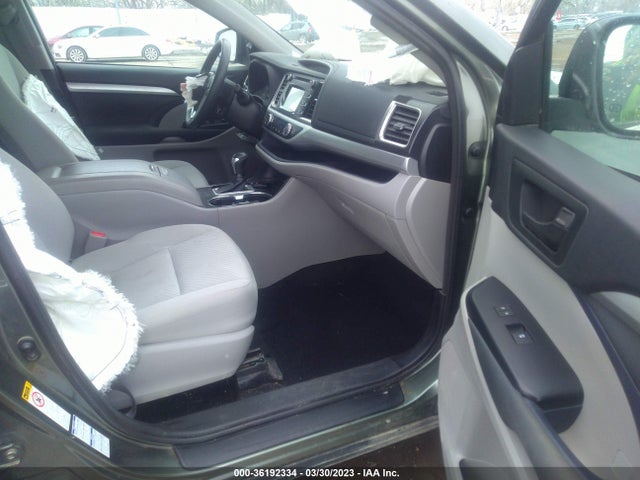 Toyota Highlander Hybrid Le 2017 5TDBGRFH6HS028156 Image 6