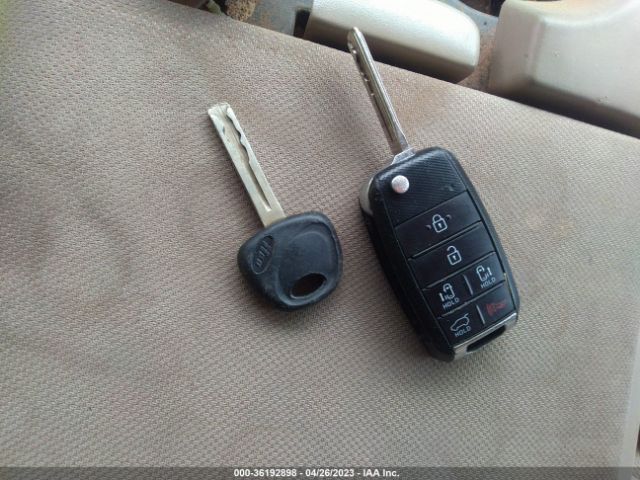 KNDMB5C19G6084713 KIA SEDONA LX