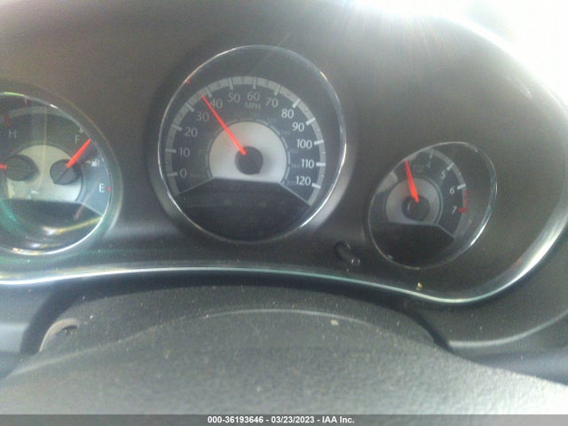 1C3CCBAB1EN157387 Chrysler 200 LX