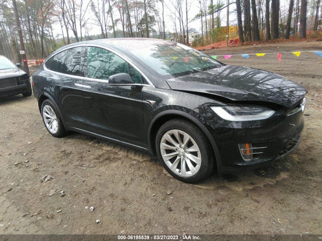 2021 Tesla Model X, VIN: 5YJXCBE26MF323567