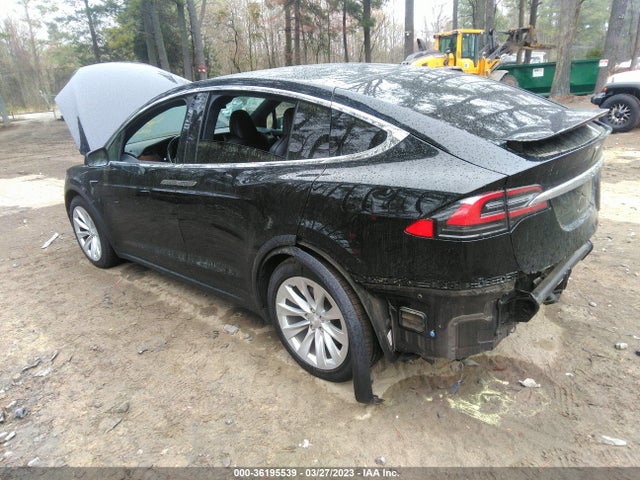 2021 Tesla Model X, VIN: 5YJXCBE26MF323567