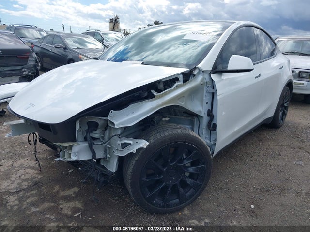 Tesla Model Y Long Range 2022 7SAYGDEE9NF354802 Image 2