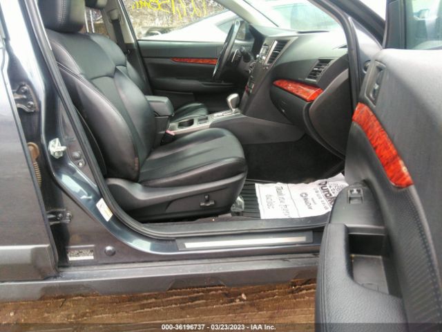 4S4BRCKC8B3388213 Subaru Outback 2.5i Limited Pwr Moon