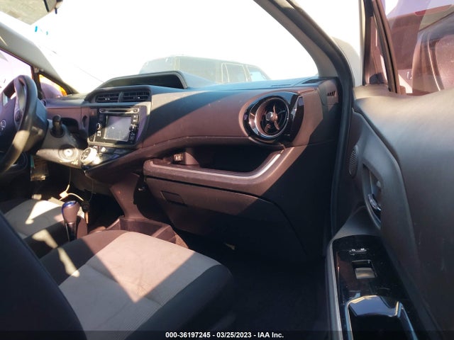 2016 Toyota Prius, VIN: JTDKDTB38G1120977