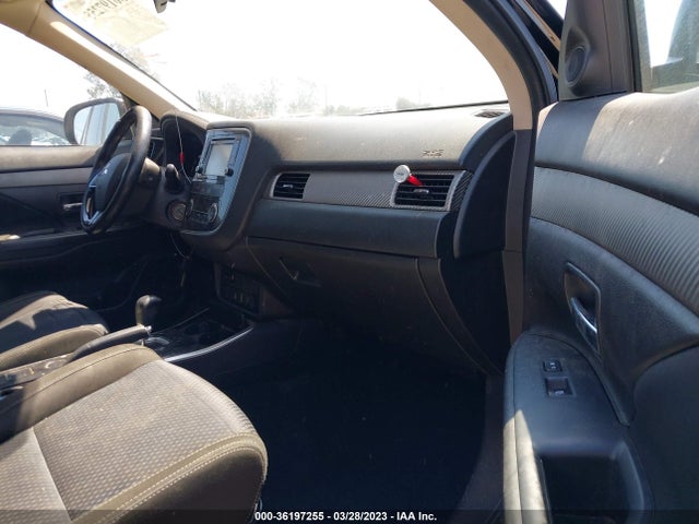 JA4AD2A36HZ069872 Mitsubishi Outlander Es