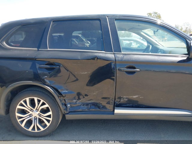 JA4AD2A36HZ069872 Mitsubishi Outlander Es
