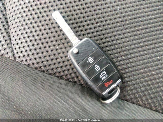 5XXGT4L33KG333037 KIA Optima Lx