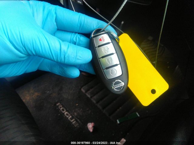 JN8AT2MT5HW142000 Nissan ROGUE SV