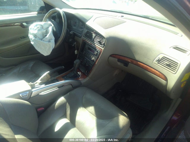 2005 VOLVO XC70 VIN: YV1SZ592651185201