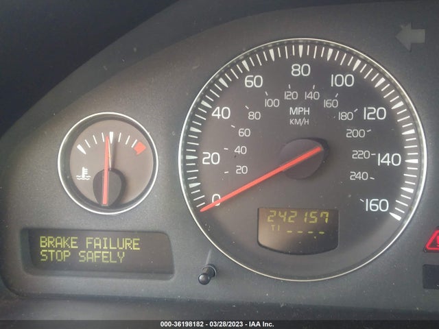 2005 VOLVO XC70 VIN: YV1SZ592651185201