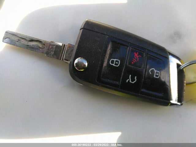 3VW4T7AU8GM019757 Volkswagen GOLF GTI S