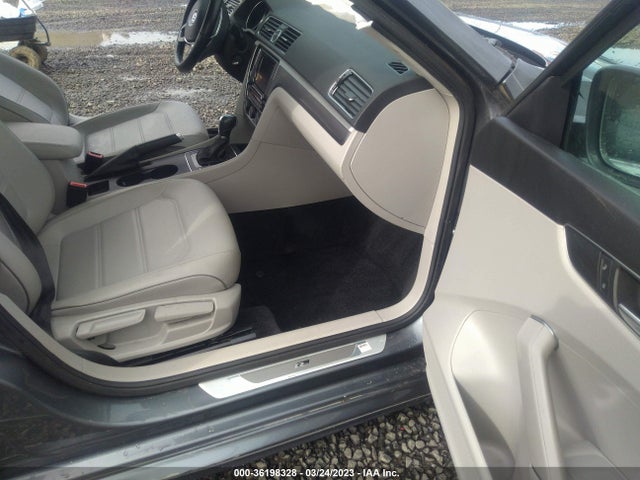 1VWDT7A3XHC013520 Volkswagen Passat R-line W/comfort Pkg