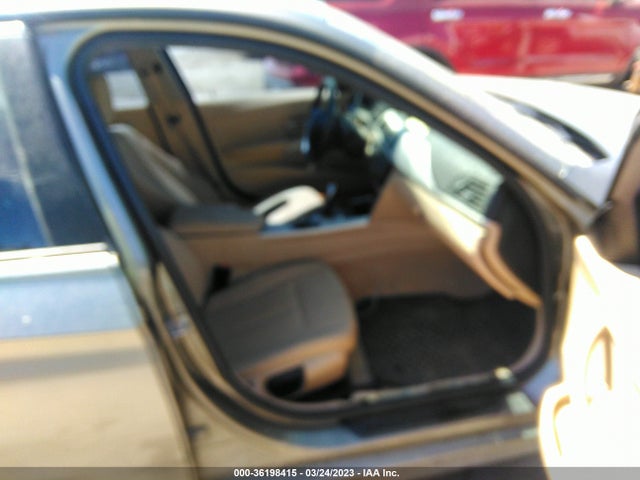 WBA8E1G54GNU12220 BMW 3 Series 320i