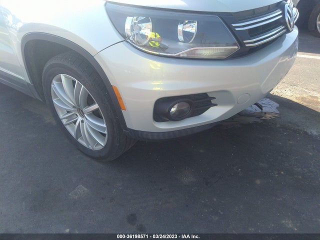 2012 VOLKSWAGEN TIGUAN SE W/SUNROOF & NAV VIN: WVGAV7AX5CW572236