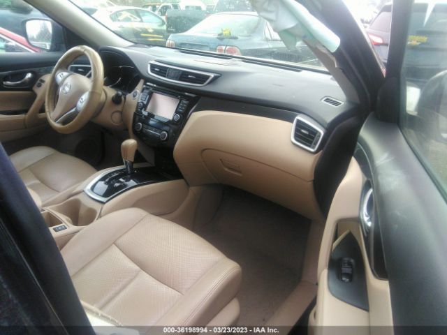 5N1AT2MVXFC825821 Nissan Rogue Sl