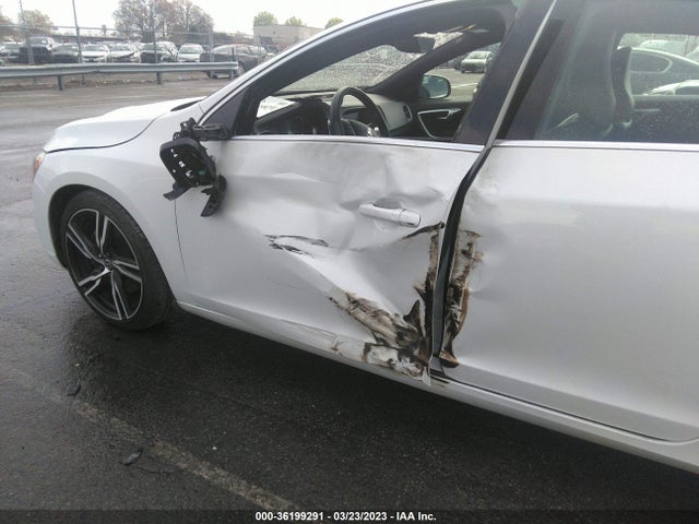 2017 VOLVO S60 R-DESIGN PLATINUM VIN: YV149MTS9H2422077