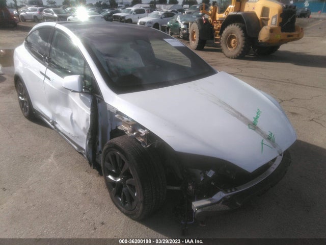 2022 Tesla Model X, VIN: 7SAXCBE60NF351551