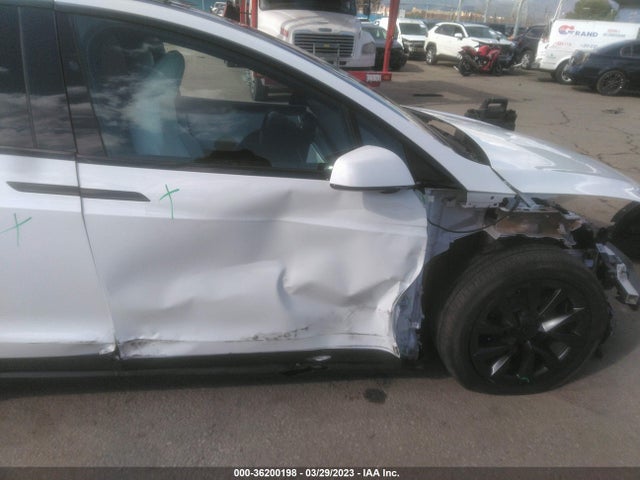 2022 Tesla Model X, VIN: 7SAXCBE60NF351551
