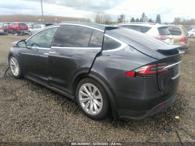 2021 Tesla Model X, VIN: 5YJXCDE2XMF323065