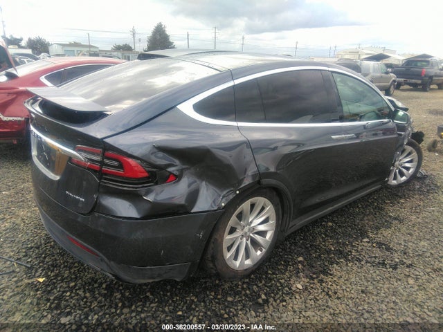 2021 Tesla Model X, VIN: 5YJXCDE2XMF323065