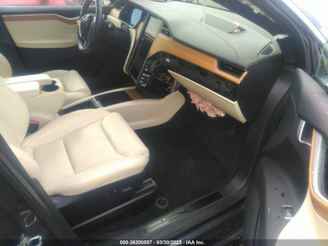 2021 Tesla Model X, VIN: 5YJXCDE2XMF323065