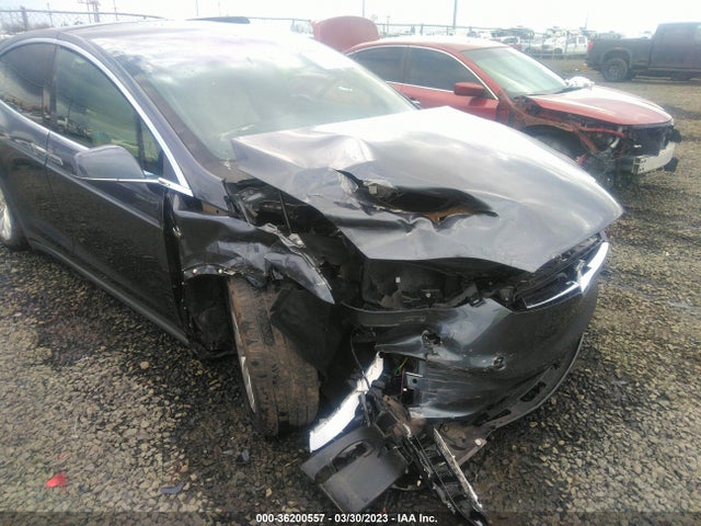 2021 Tesla Model X, VIN: 5YJXCDE2XMF323065