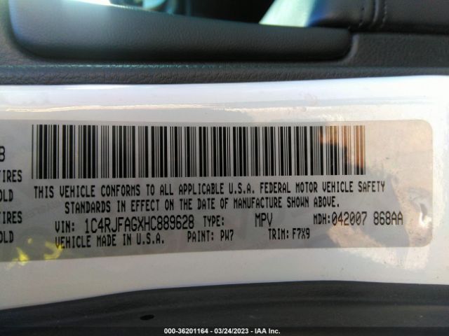 1C4RJFAGXHC889628 Jeep Grand Cherokee Laredo