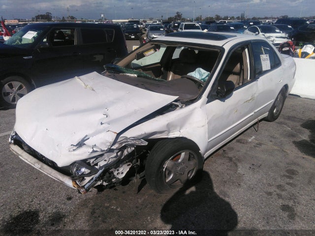 2000 HONDA ACCORD SDN EX W/LEATHER VIN: 1HGCG1655YA023184