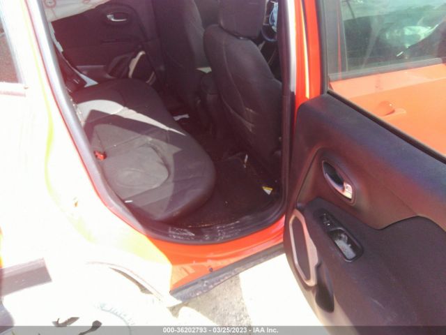 ZACCJABT2FPB85890 Jeep Renegade Latitude
