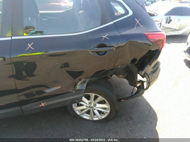 JN1BJ1CP8JW154011 Nissan Rogue Sport Sv