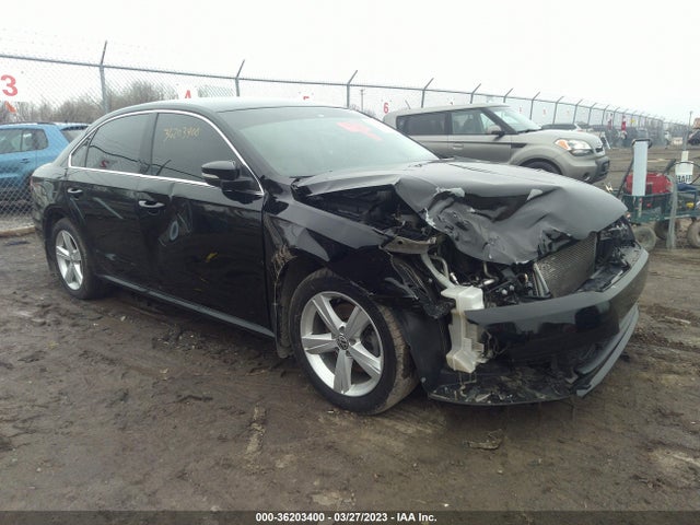 2015 Volkswagen Passat, VIN: 1VWBV7A3XFC071092