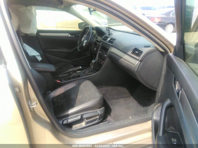 1VWAT7A30FC016507 Volkswagen Passat 1.8t Wolfsburg Ed