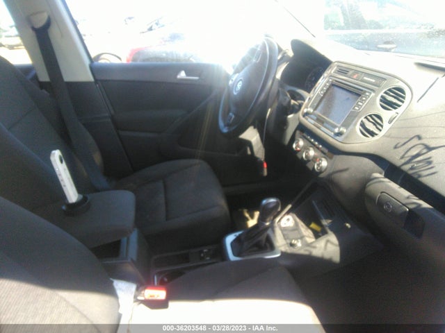 WVGAV7AX1HK046779 Volkswagen TIGUAN