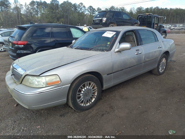 Lincoln Town Car Limited 2008 2LNHM82V88X640996 Image 2