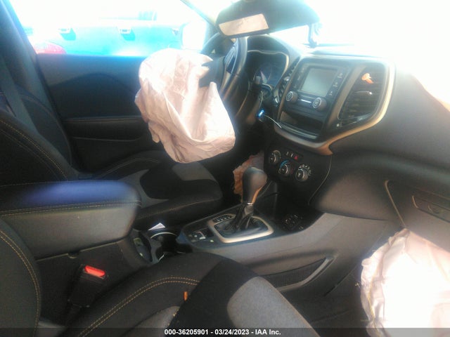 1C4PJLAB3FW689275 Jeep Cherokee Sport