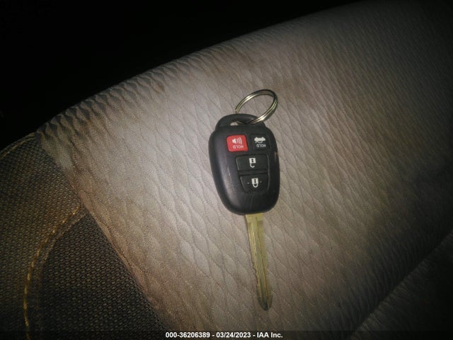 Toyota COROLLA LE 2019 5YFBURHEXKP930174 Image 3