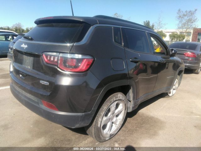 3C4NJCBB2JT368557 Jeep Compass Latitude