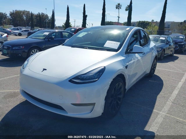 Tesla Model Y Long Range 2021 5YJYGDEE9MF071053 Image 2